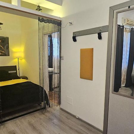 Tantra Studio 1 Conta Universitate Boekarest Buitenkant foto