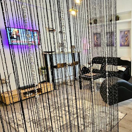 Tantra Studio 1 Conta Universitate Boekarest Buitenkant foto