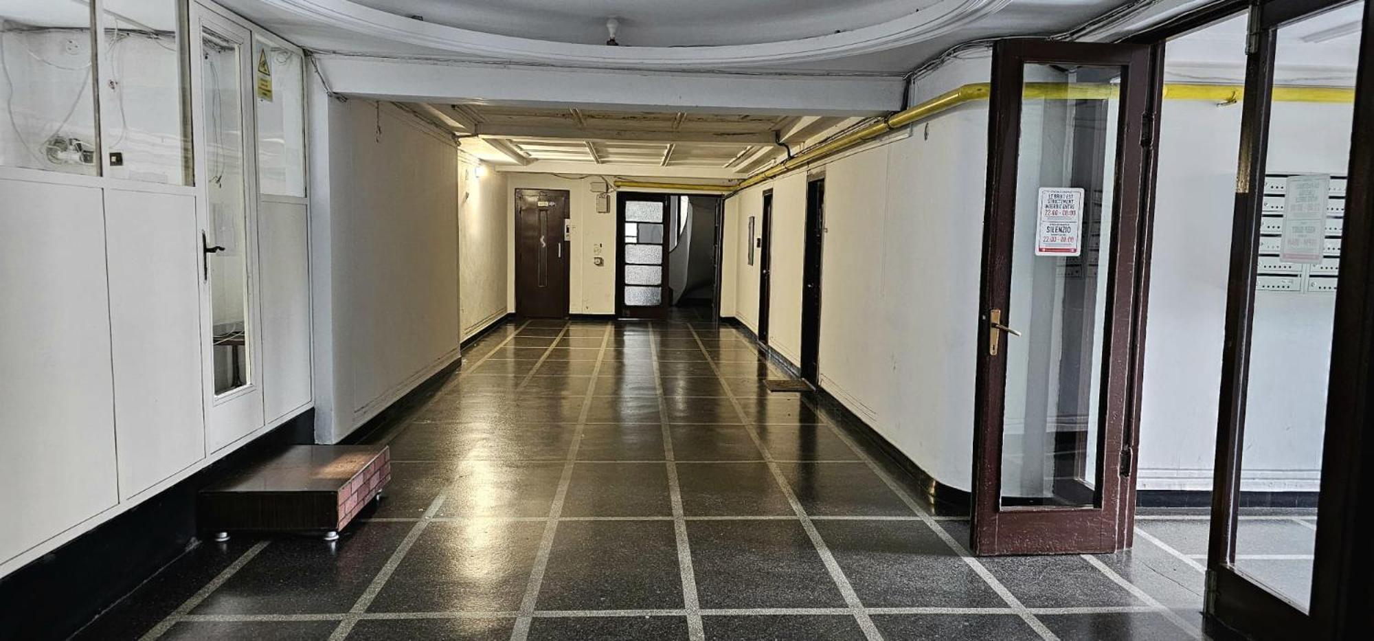 Tantra Studio 1 Conta Universitate Boekarest Buitenkant foto
