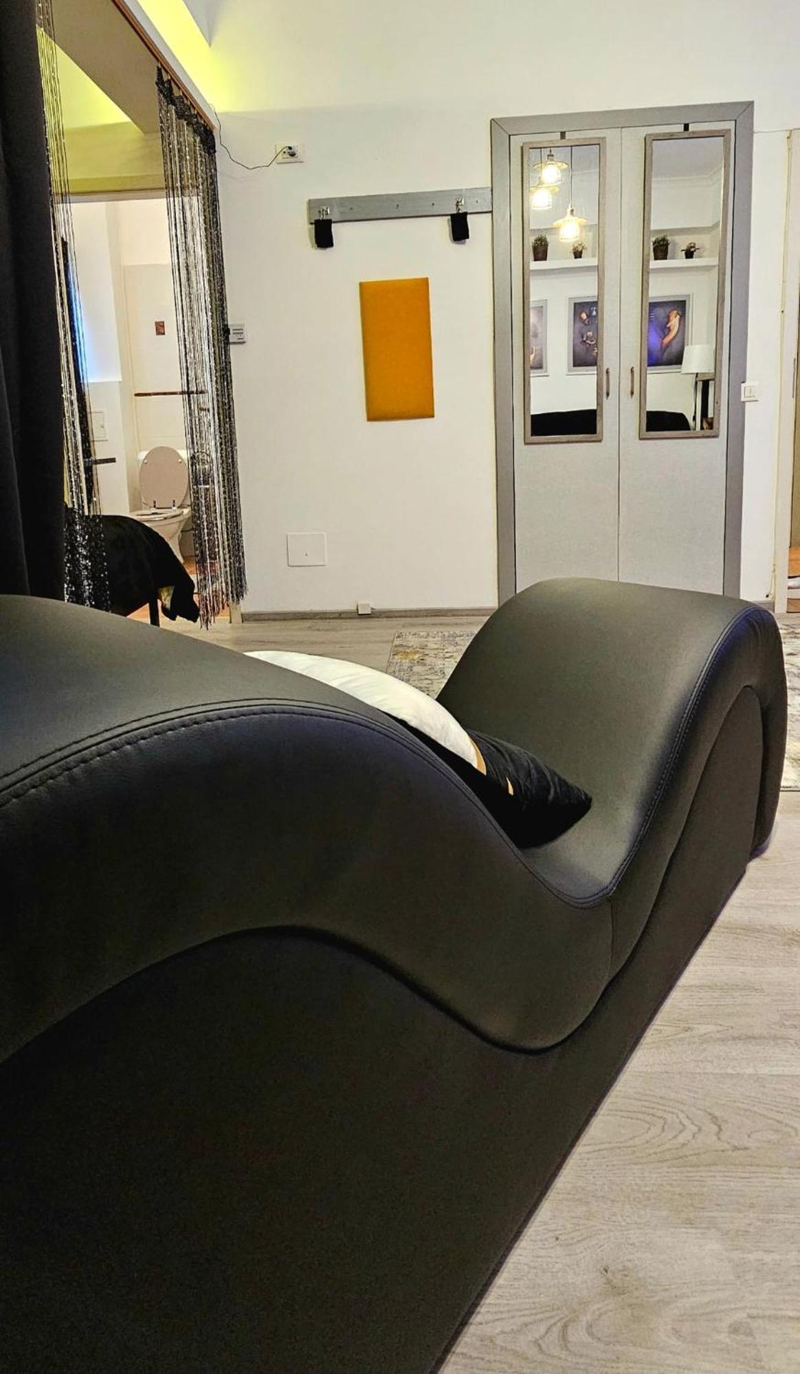 Tantra Studio 1 Conta Universitate Boekarest Buitenkant foto
