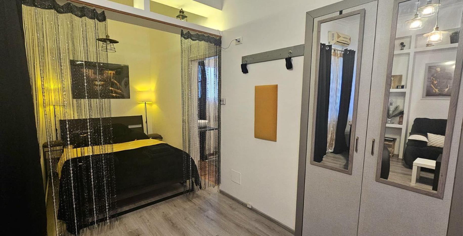 Tantra Studio 1 Conta Universitate Boekarest Buitenkant foto